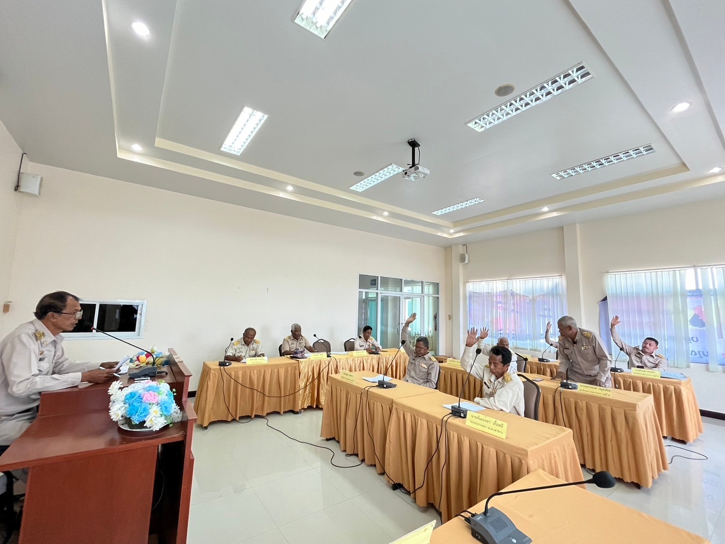 ประชุมสภาองค์การบริหารส่วนตำบลเขาขาว สมัยสามัญ สมัยแรก ประจำปี  พ.ศ. 2568