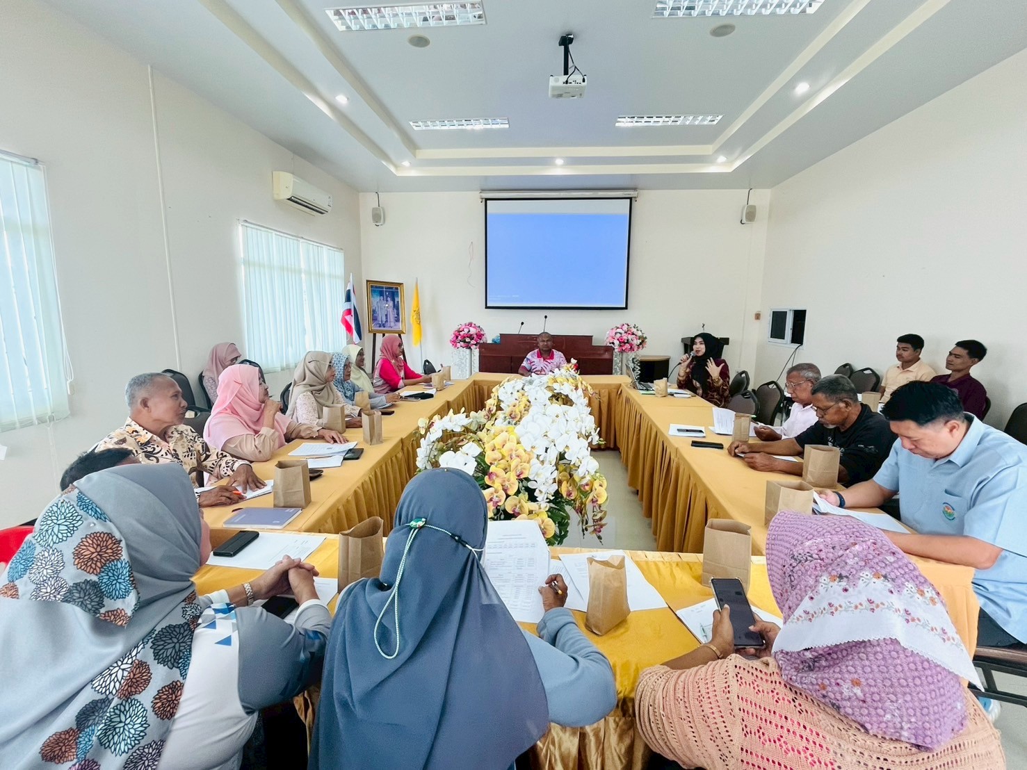 ประชุมคณะกรรมการกองทุนหลักประกันสุขภาพ องค์การบริหารส่วนตำบลเขาขาว ประจำปีงบประมาณ 2568 ครั้งที่ 4/2568