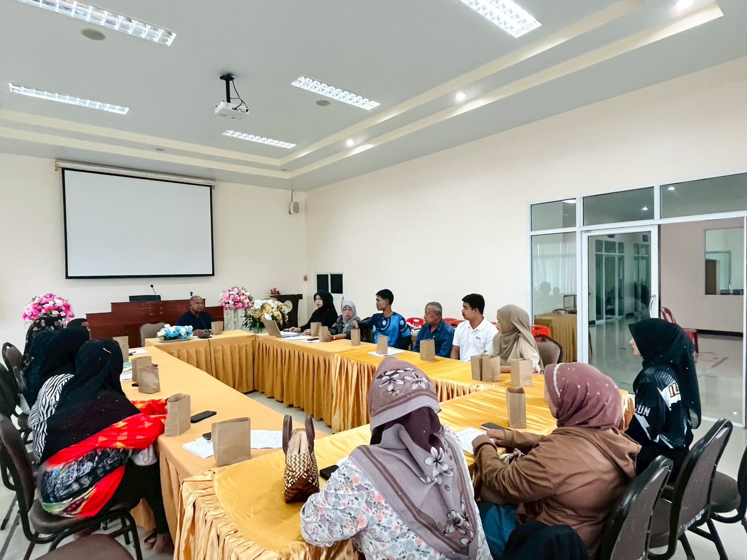 ประชุมคณะกรรมการกองทุนหลักประกันสุขภาพองค์การบริหารส่วนตำบลเขาขาว ครั้งที่ 1/2569