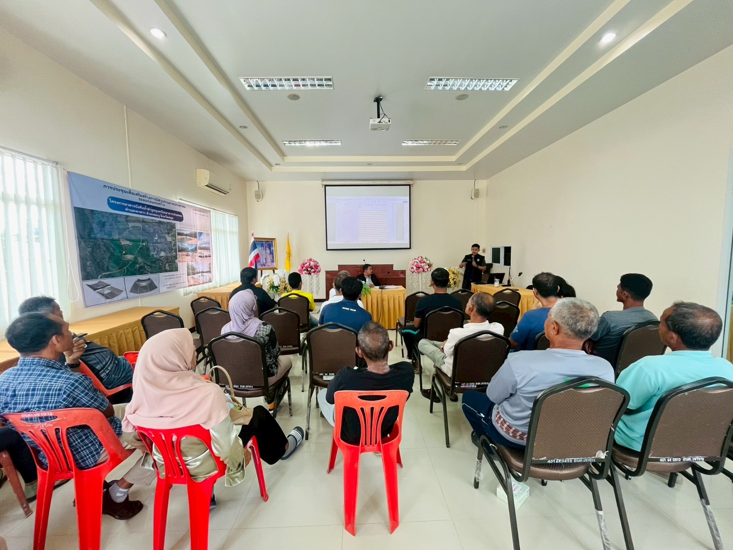 ร่วมประชุมเพื่อเสริมสร้างการมีส่วนร่วมภาคประชาชน ระยะก่อนก่อสร้าง โครงการอาคารบังคับน้ำลำจูหนุงพร้อมอาคารประกอบ ตำบลเขาขาว อำเภอละงู จังหวัดสตูล